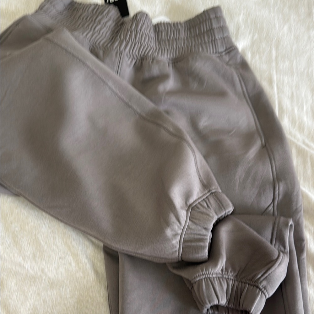 Abercrombie & Fitch Gray Sweatpants with Elastic Waistband - Picture 5 of 5